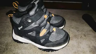 Zapatillas deportivas negras con naranja - miniatura 2
