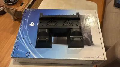 Consola PlayStation 4 con juegos y controles - miniatura 3