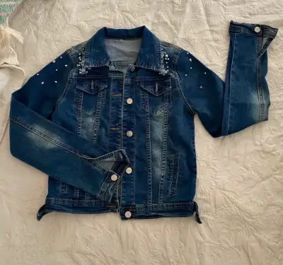 Chaqueta de mezclilla con perlas decorativas - miniatura 1