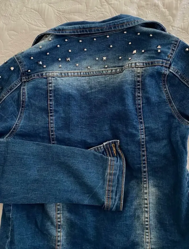 Chaqueta de mezclilla con perlas decorativas - 2