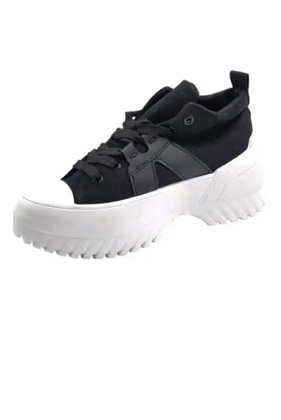 Zapatillas deportivas negras con suela blanca - miniatura 1