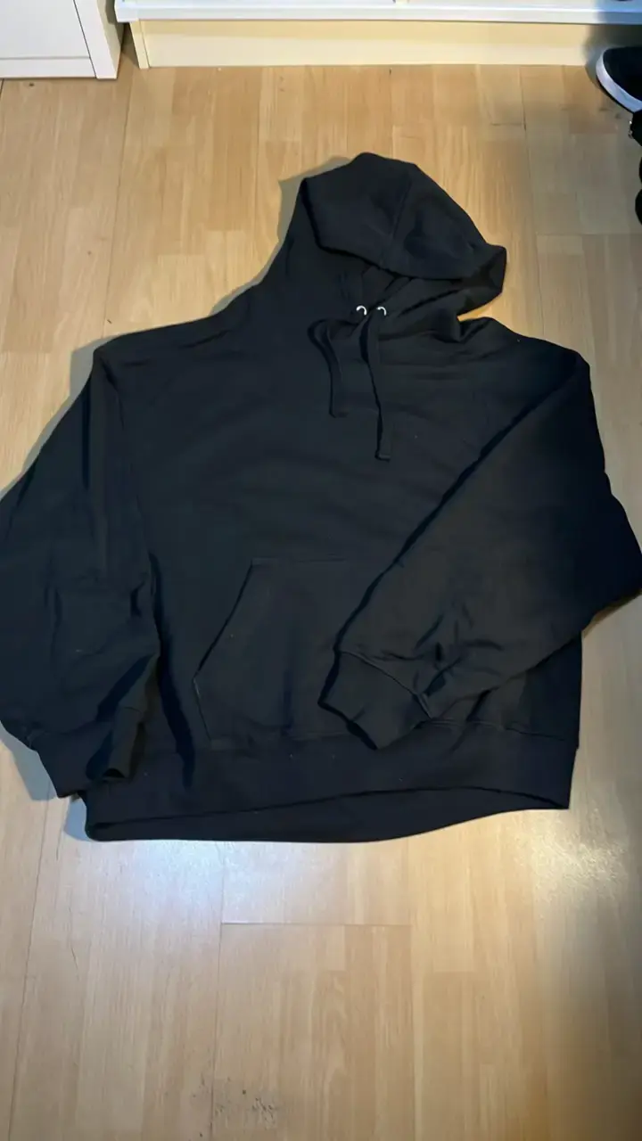 Hoodie negro básico unisex