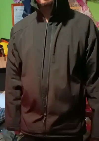 Chaqueta negra impermeable para hombre - miniatura 1