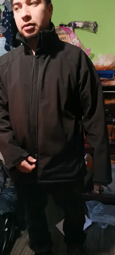 Chaqueta negra impermeable para hombre - miniatura 3