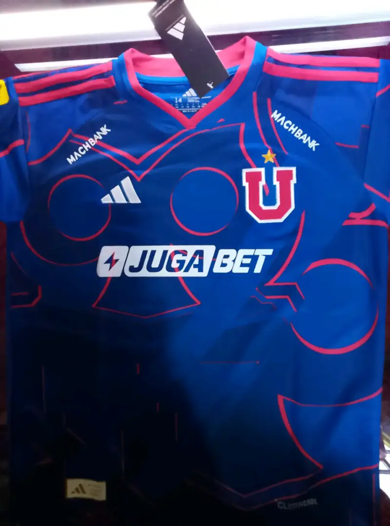 Camiseta oficial Universidad de Chile Vargas 11 - 2