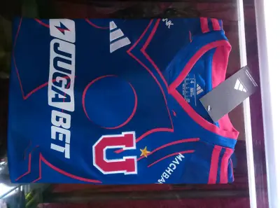 Camiseta oficial Universidad de Chile Vargas 11 - miniatura 3