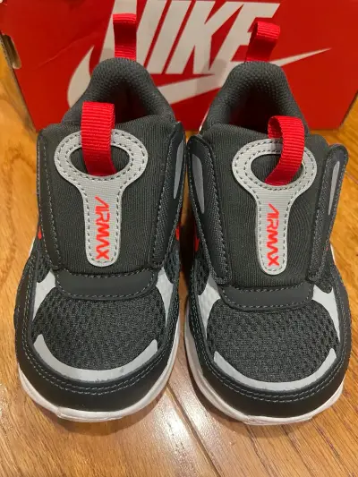 Zapatillas deportivas negras y rojas para niños - miniatura 4