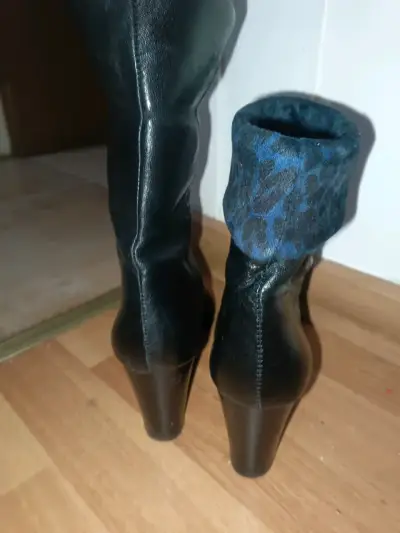 Botas de cuero negras con tacón - miniatura 1