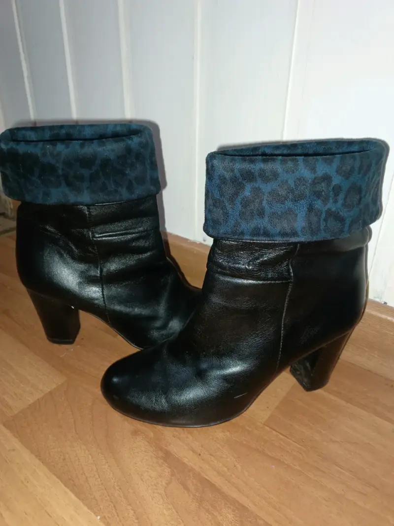 Botas de cuero negras con tacón - 2