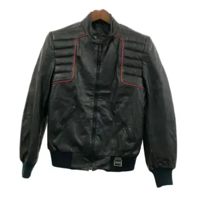 Chaqueta de cuero negra con detalles rojos - miniatura 1