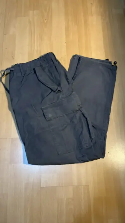 Pantalones cargo azul oscuro hombre - miniatura 1