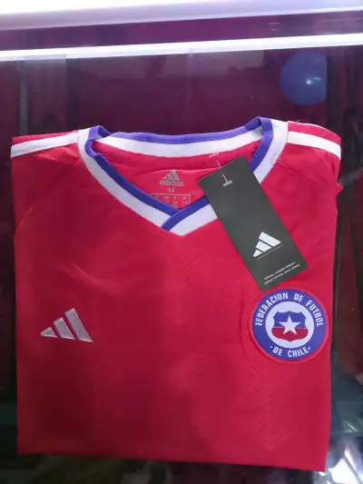 Camiseta roja Adidas de la selección chilena - miniatura 1