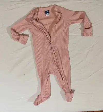 Pijama enterizo de bebé rosa Old Navy - miniatura 1
