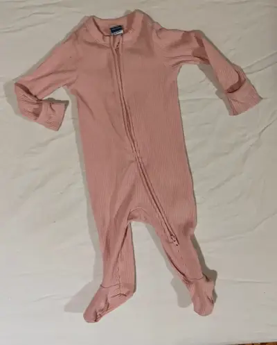 Pijama enterizo de bebé rosa Old Navy - miniatura 4