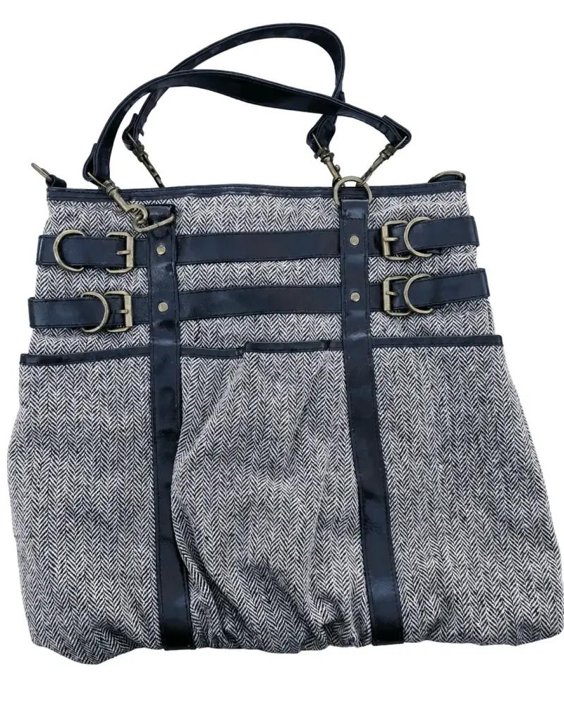 Bolso grande de tela con correas decorativas