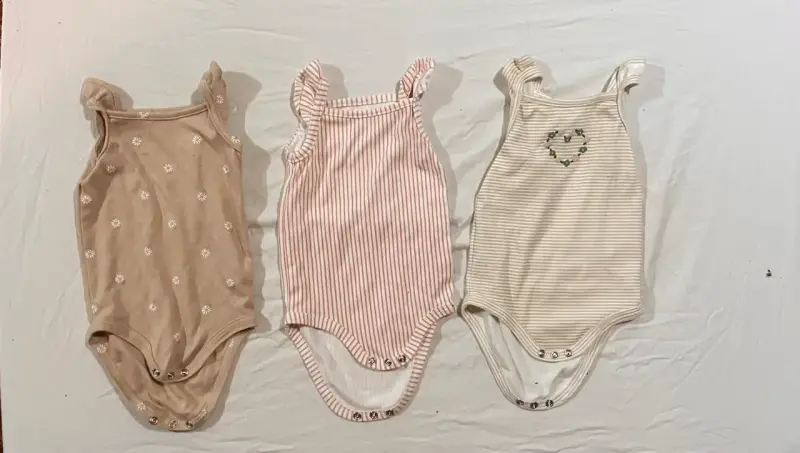 Set de 3 bodies sin mangas para bebé de 6 meses