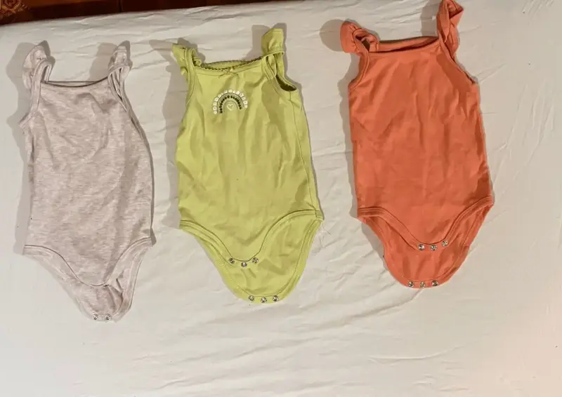 Set de 3 bodies sin manga para bebé de 6 meses