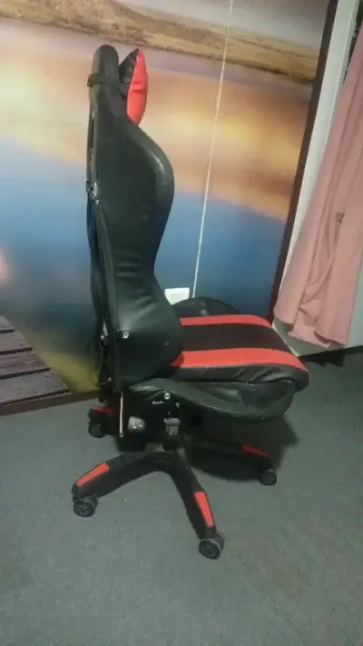 Silla gamer ergonómica negro y rojo - miniatura 2