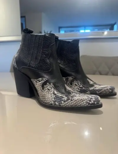 Botines de cuero con diseño de serpiente - miniatura 2