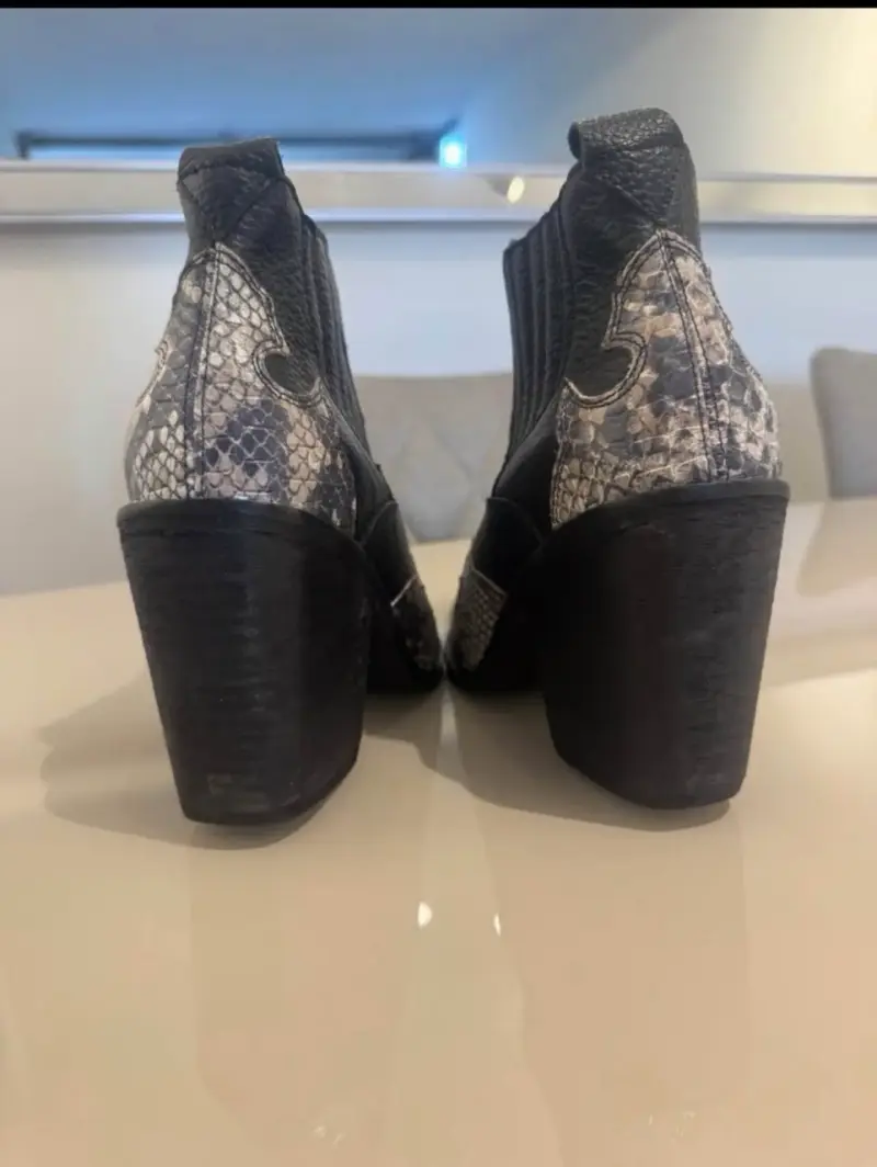 Botines de cuero con diseño de serpiente - 4