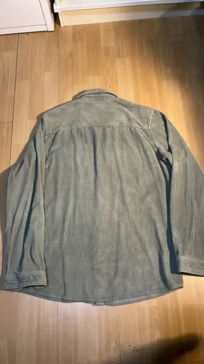 Camisa de pana gris para hombre - miniatura 3