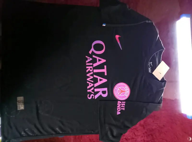 Camiseta Nike PSG negra edición especial - 3