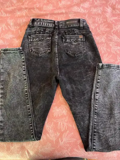 Jeans negros con detalles de ojales - miniatura 2