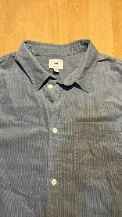 Camisa gris de algodón H&M para hombre - miniatura 2