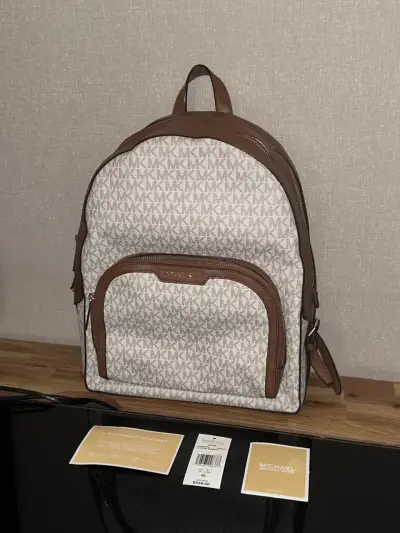 Mochila Michael Kors beige y marrón - miniatura 1