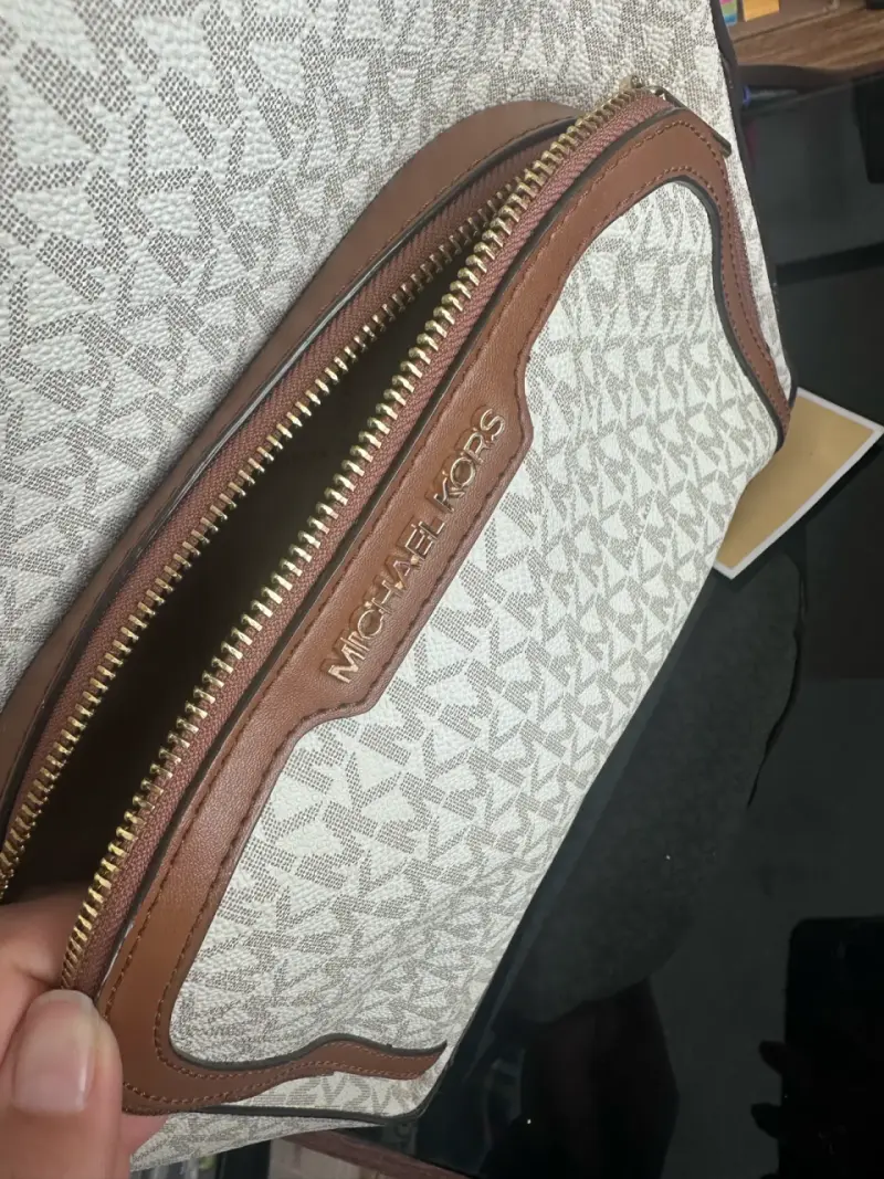 Mochila Michael Kors beige y marrón - 3