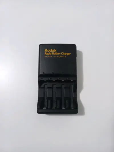 Cargador rápido de baterías Kodak AA/AAA - miniatura 1