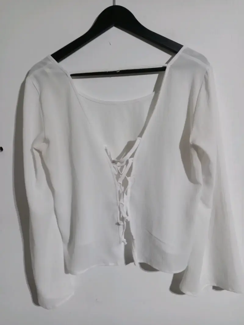 Blusa blanca de manga larga elegante - 2