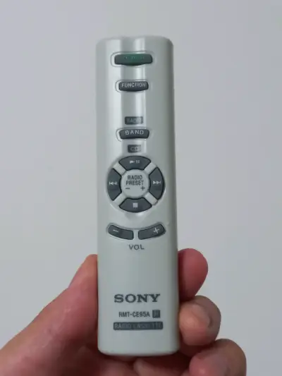 Control remoto Sony RMT-CE95A para radio cassette - miniatura 1