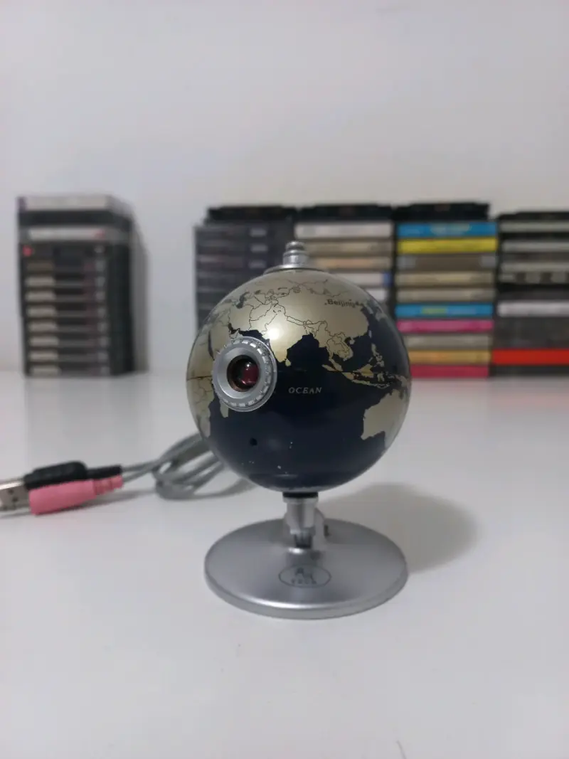 Cámara web con diseño de globo terráqueo - 1