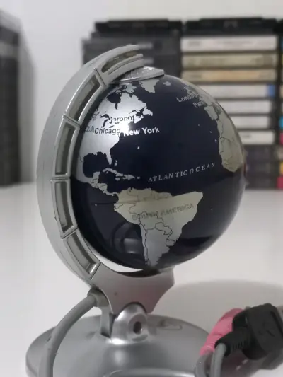 Cámara web con diseño de globo terráqueo - miniatura 3