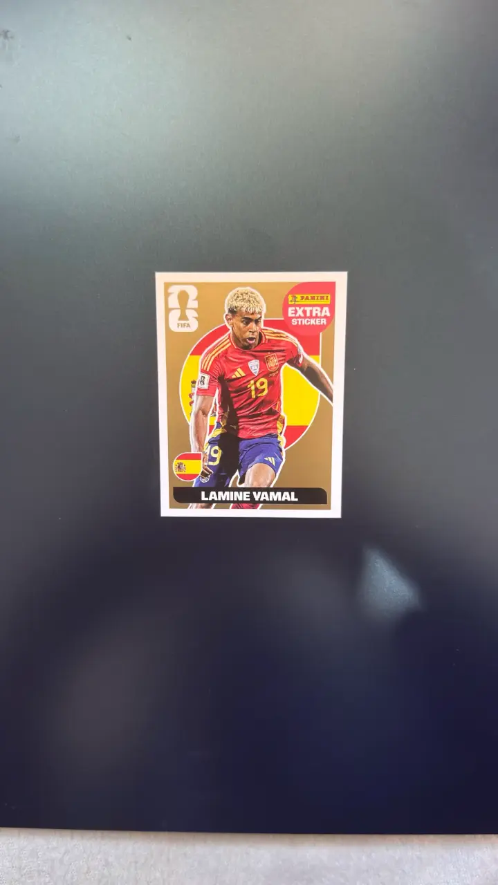 🏆 Lamine Yamal Dorada - Extra Sticker Panini FIFA - 2