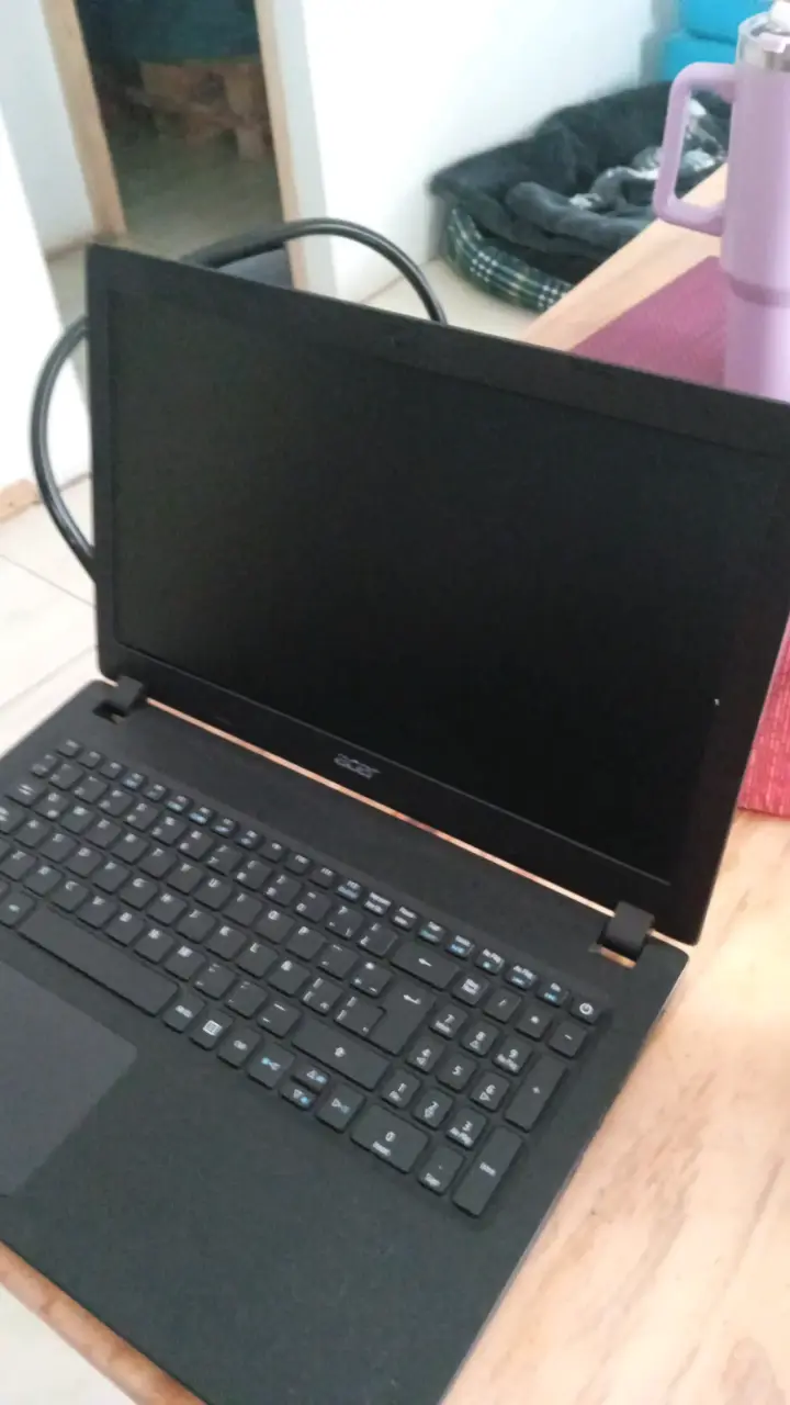 Laptop Acer en mal estado - 4