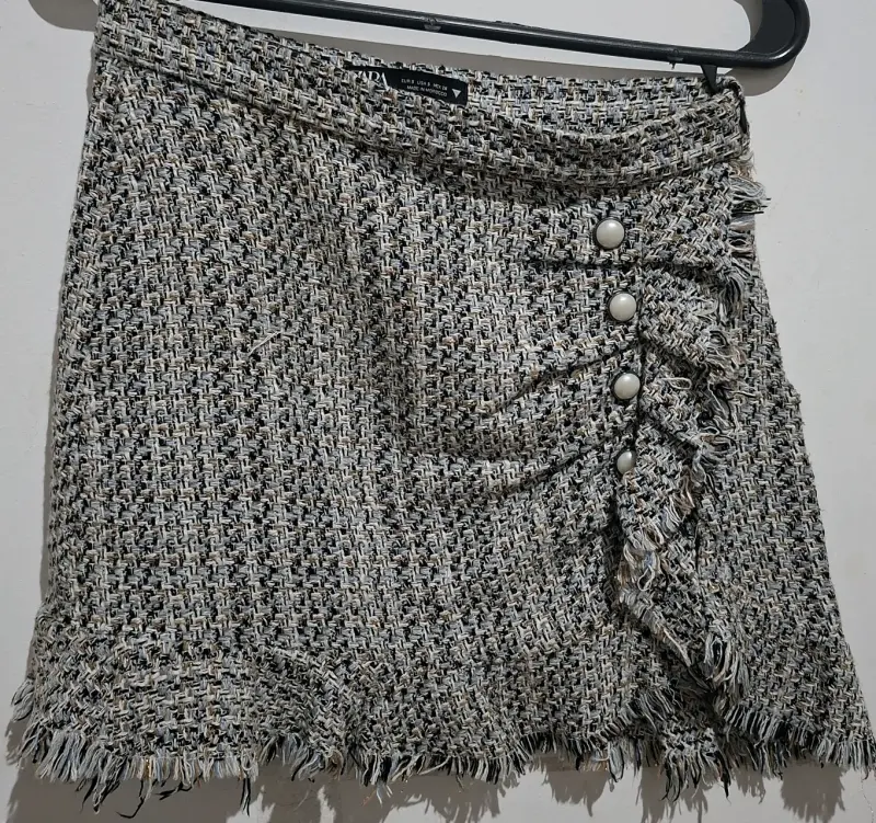 Falda corta de tweed con botones Zara - 1