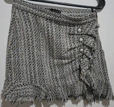 Falda corta de tweed con botones Zara - miniatura 1
