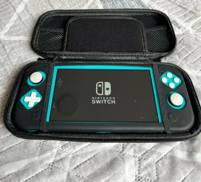 Consola portátil con estuche y cargador - miniatura 3