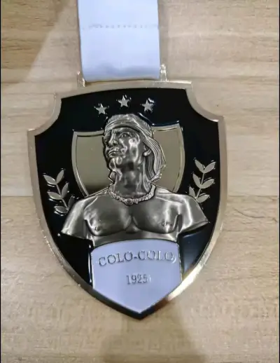 Medalla conmemorativa Centenario Colo-Colo 2025 - miniatura 2