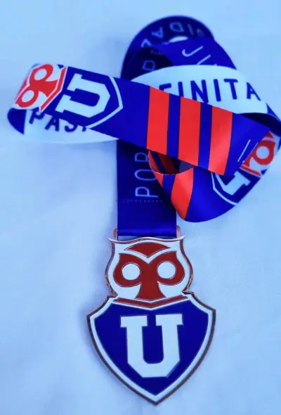 Medalla con cinta Universidad de Chile - miniatura 1