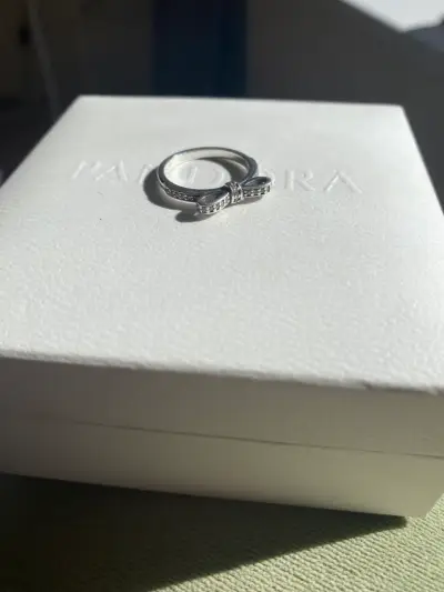 Anillo de plata Pandora con lazo elegante - miniatura 1