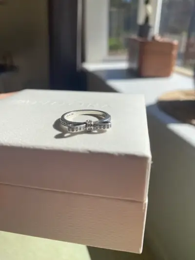 Anillo de plata Pandora con lazo elegante - miniatura 6