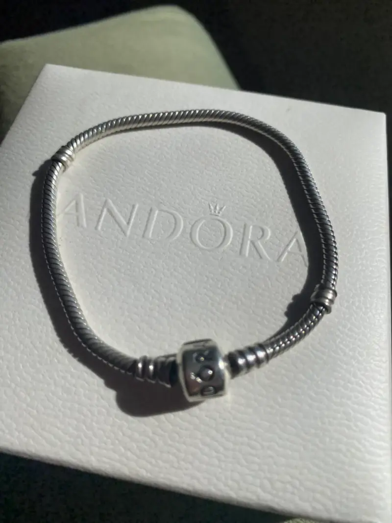 Pulsera Pandora de plata con dije - 2