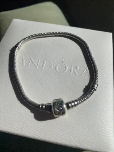 Pulsera Pandora de plata con dije - miniatura 2