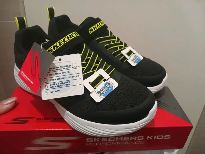 Zapatillas Skechers Kids negras lavables