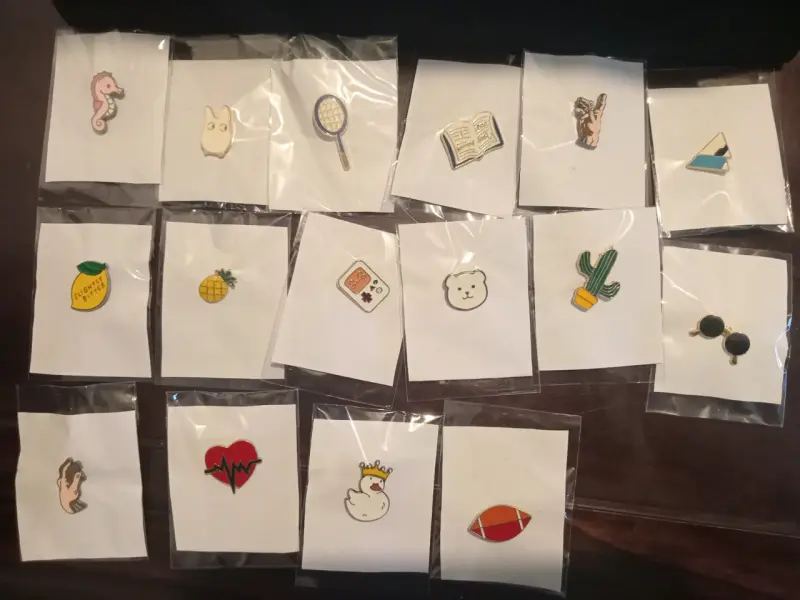 Colección de pins decorativos variados - 2
