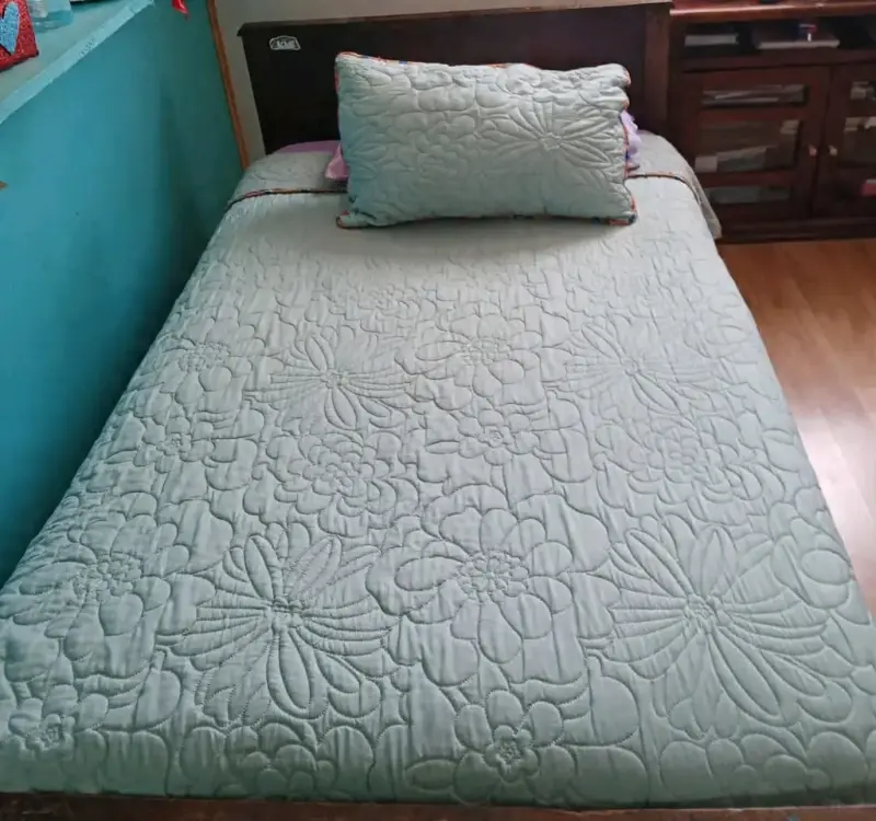Cubre cama acolchado floral verde