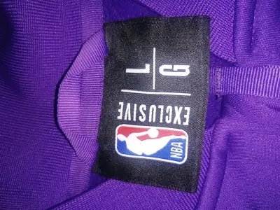 Chaqueta deportiva Lakers morada y negra - miniatura 3